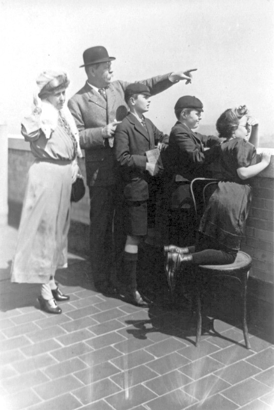 Тайна бильярдного шара. До и после Шерлока Холмса [сборник] - i_003.jpg