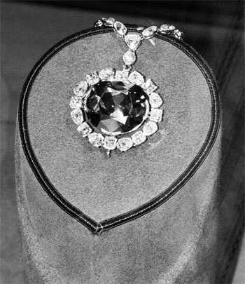 Великие загадки мира искусства. 100 историй о шедеврах мирового искусства - i_036.jpg