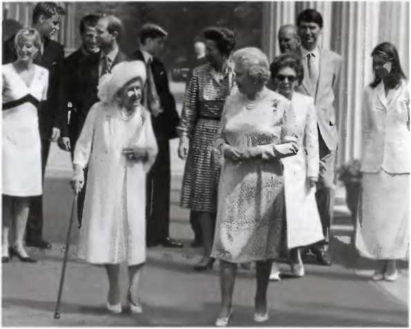 Повседневная жизнь Букингемского дворца при Елизавете II - i_045.jpg