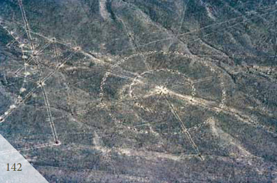 Доказательства существования богов. Более 200 сенсационных фотографий артефактов - i_143.jpg