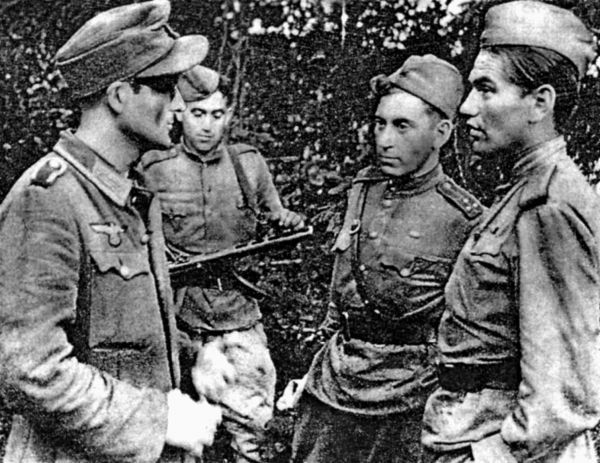 Фронтовые разведчики. «Я ходил за линию фронта» - i_016.jpg