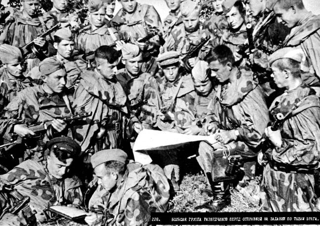 Фронтовые разведчики. «Я ходил за линию фронта» - i_030.jpg