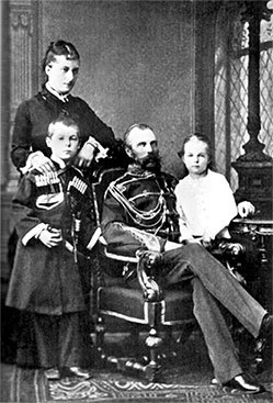 Люди Зимнего дворца. Монаршие особы, их фавориты и слуги - i_159.jpg