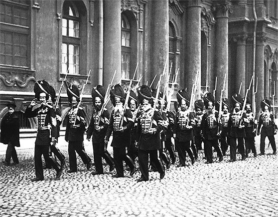 Люди Зимнего дворца. Монаршие особы, их фавориты и слуги - i_363.jpg