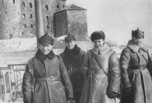 Стихотворения и поэмы - i_005.jpg