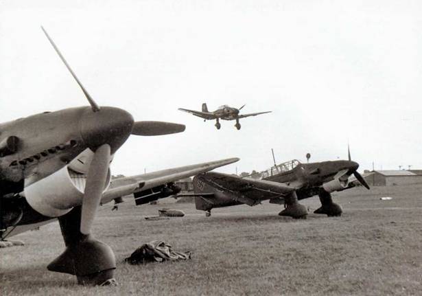 Юнкерс. Ju-87. 1936-1945 - pic_3.jpg
