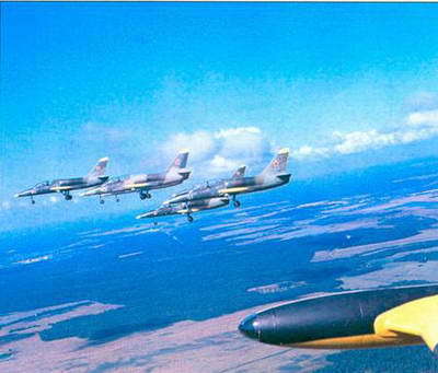 Штурмовики и истребители-бомбардировщики - pic_192.jpg