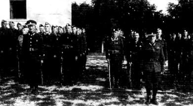 Белоэмигранты между звездой и свастикой. Судьбы белогвардейцев - i_022.jpg