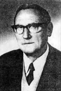 Белоэмигранты между звездой и свастикой. Судьбы белогвардейцев - i_034.jpg