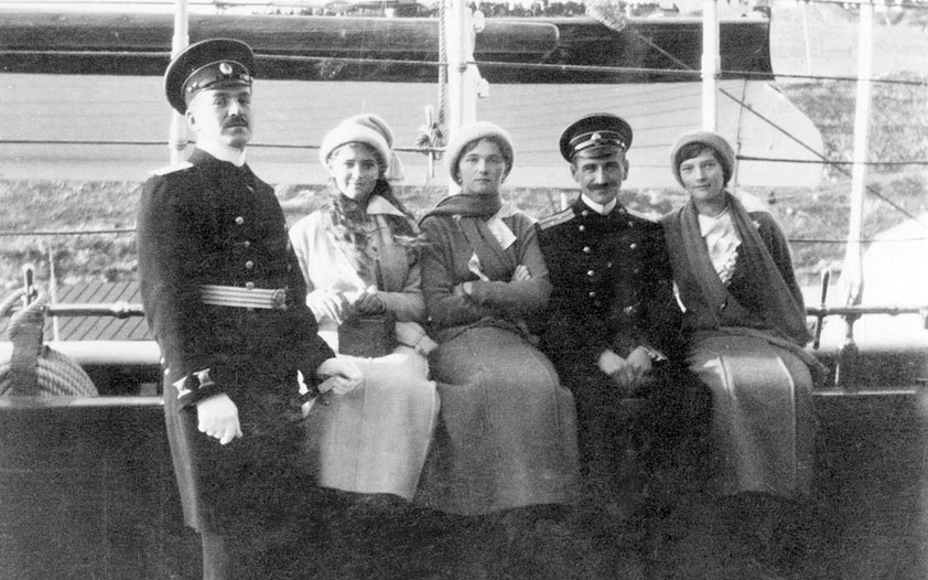 Дневники княжон Романовых. Загубленные жизни - i_042.jpg