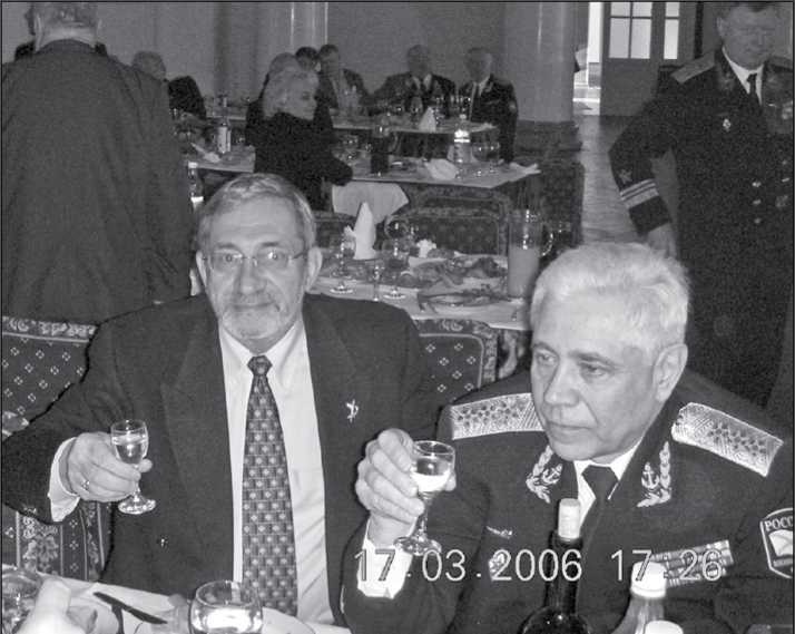 «Она утонула...». Правда о «Курске», которую скрывают Путин и Устинов<br />Издание второе, переработанное и дополненное - i_007.jpg