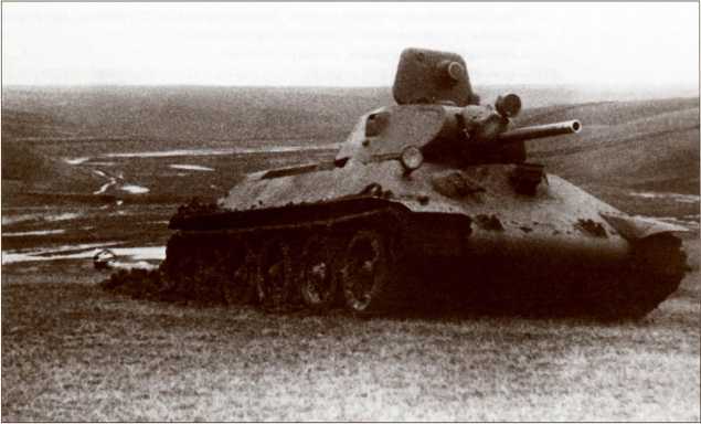 Первые Т-34<br />(Боевое применение) - i_016.jpg