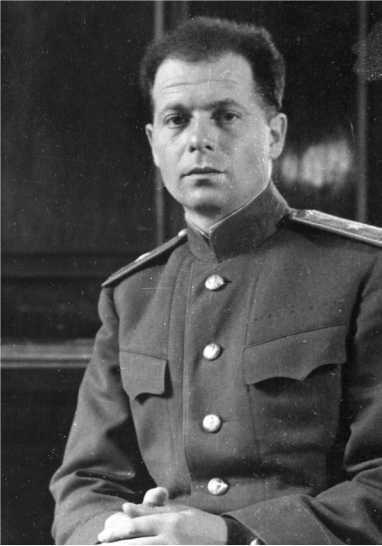 Советский тяжёлый танк КВ-1, т. 1<br />(Первые танки Победы) - i_011.jpg