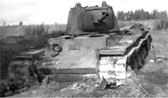 Советский тяжёлый танк КВ-1, т. 1<br />(Первые танки Победы) - i_018.jpg