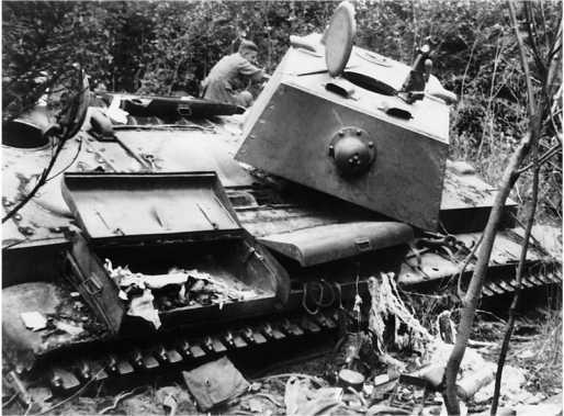 Советский тяжёлый танк КВ-1, т. 1<br />(Первые танки Победы) - i_034.jpg