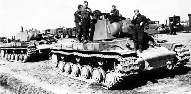 Советский тяжёлый танк КВ-1, т. 1<br />(Первые танки Победы) - i_041.jpg