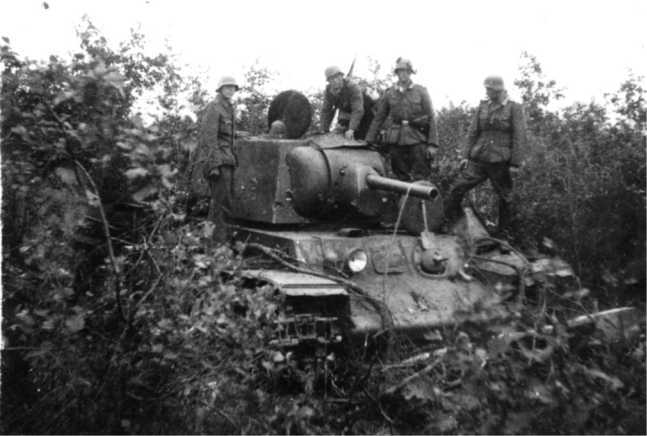 Советский тяжёлый танк КВ-1, т. 1<br />(Первые танки Победы) - i_055.jpg