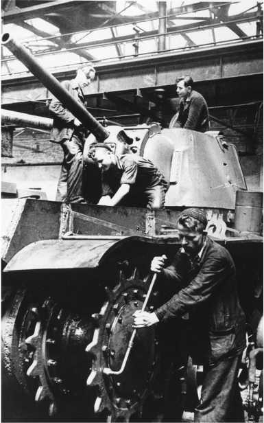 Советский тяжёлый танк КВ-1, т. 1<br />(Первые танки Победы) - i_084.jpg