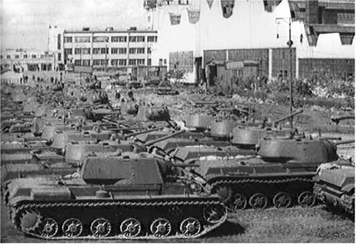 Советский тяжёлый танк КВ-1, т. 1<br />(Первые танки Победы) - i_102.jpg