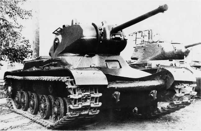 Советский тяжёлый танк КВ-1, т. 1<br />(Первые танки Победы) - i_161.jpg