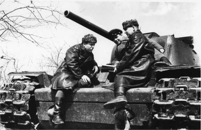 Советский тяжёлый танк КВ-1, т. 2<br />(Первые танки Победы) - i_008.jpg
