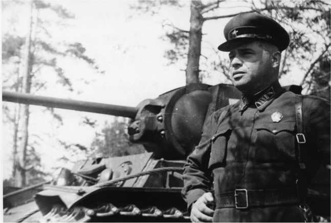 Советский тяжёлый танк КВ-1, т. 2<br />(Первые танки Победы) - i_010.jpg