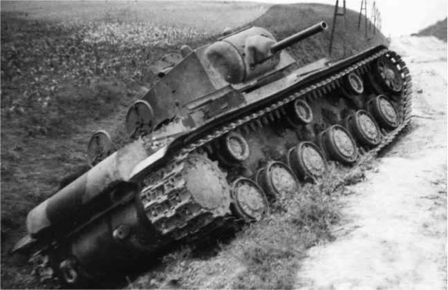Советский тяжёлый танк КВ-1, т. 2<br />(Первые танки Победы) - i_045.jpg