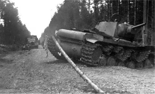 Советский тяжёлый танк КВ-1, т. 2<br />(Первые танки Победы) - i_100.jpg