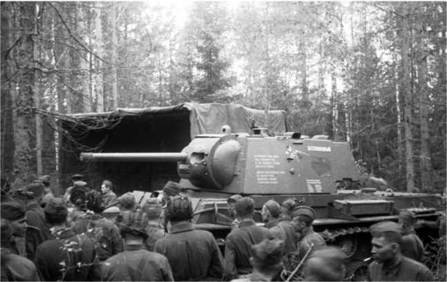 Советский тяжёлый танк КВ-1, т. 2<br />(Первые танки Победы) - i_198.jpg