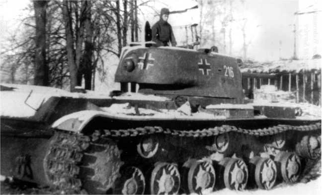Советский тяжёлый танк КВ-1, т. 2<br />(Первые танки Победы) - i_203.jpg
