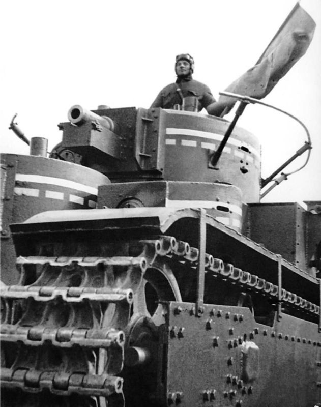 Советский тяжелый танк Т-35<br />(«Сталинский монстр») - i_001.jpg