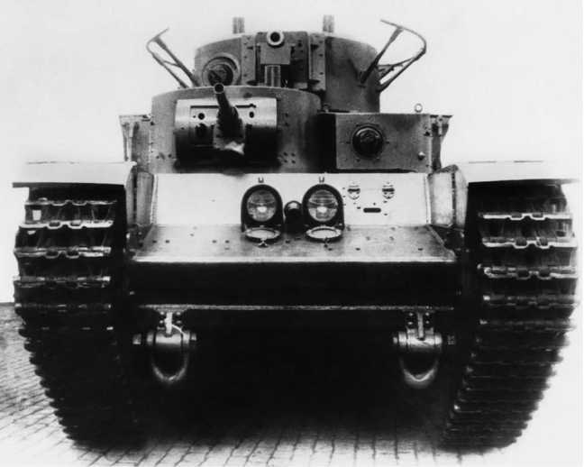 Советский тяжелый танк Т-35<br />(«Сталинский монстр») - i_022.jpg