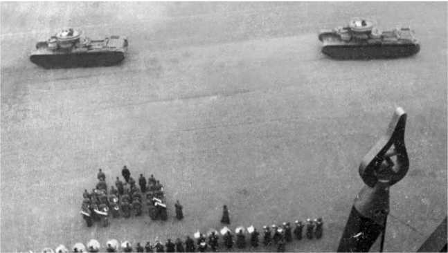 Советский тяжелый танк Т-35<br />(«Сталинский монстр») - i_028.jpg