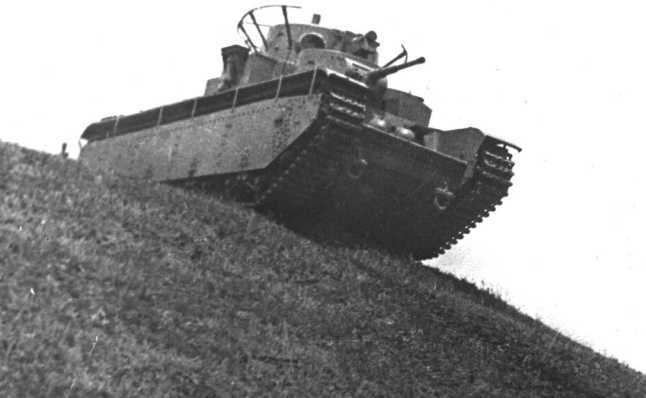 Советский тяжелый танк Т-35<br />(«Сталинский монстр») - i_039.jpg