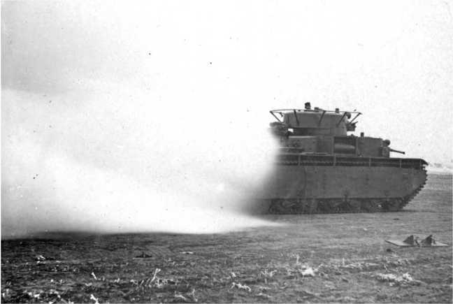 Советский тяжелый танк Т-35<br />(«Сталинский монстр») - i_042.jpg