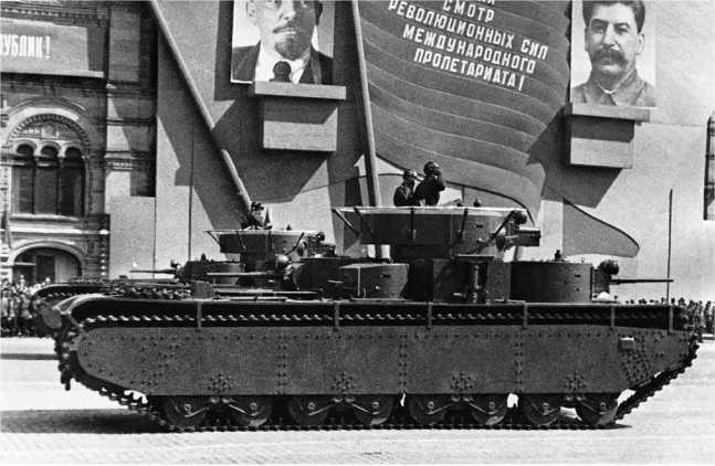 Советский тяжелый танк Т-35<br />(«Сталинский монстр») - i_043.jpg