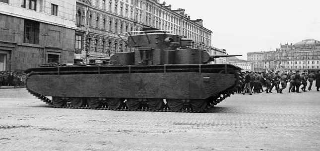 Советский тяжелый танк Т-35<br />(«Сталинский монстр») - i_044.jpg