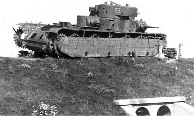 Советский тяжелый танк Т-35<br />(«Сталинский монстр») - i_133.jpg