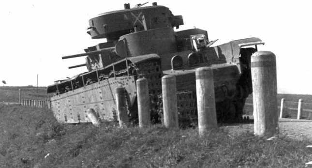 Советский тяжелый танк Т-35<br />(«Сталинский монстр») - i_134.jpg