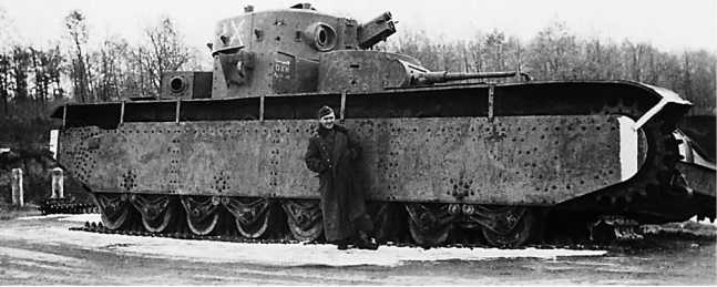 Советский тяжелый танк Т-35<br />(«Сталинский монстр») - i_135.jpg