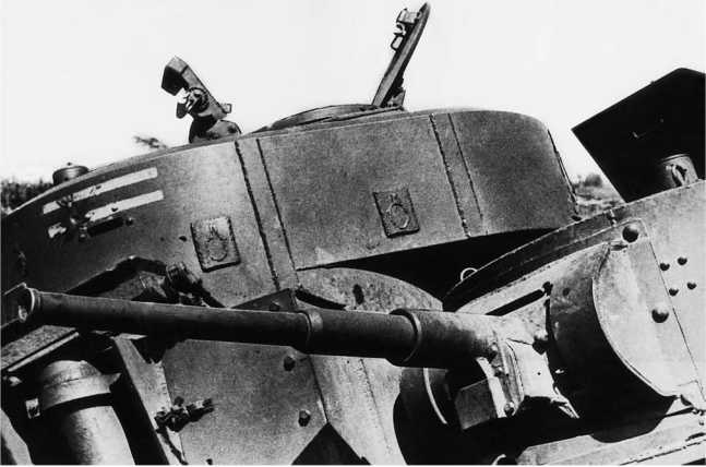 Советский тяжелый танк Т-35<br />(«Сталинский монстр») - i_146.jpg