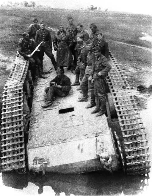 Советский тяжелый танк Т-35<br />(«Сталинский монстр») - i_159.jpg