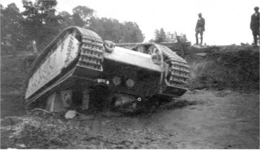 Советский тяжелый танк Т-35<br />(«Сталинский монстр») - i_160.jpg