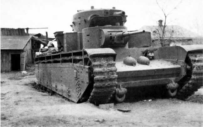 Советский тяжелый танк Т-35<br />(«Сталинский монстр») - i_164.jpg
