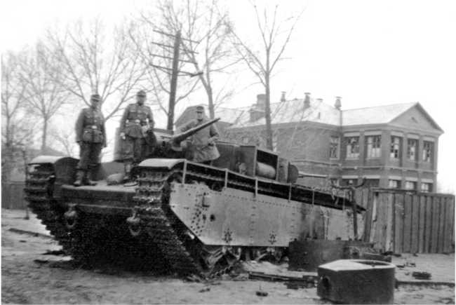 Советский тяжелый танк Т-35<br />(«Сталинский монстр») - i_165.jpg