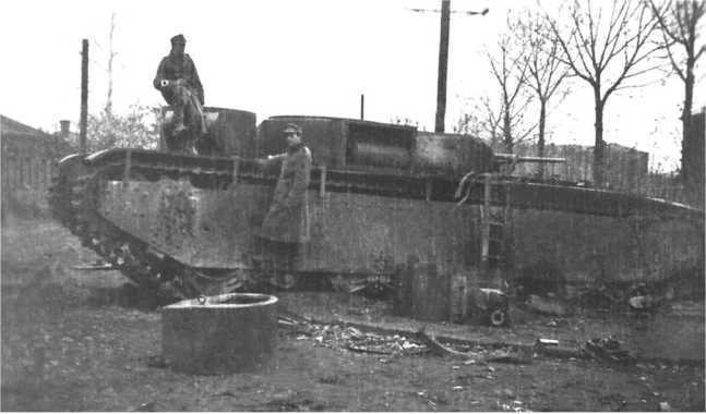 Советский тяжелый танк Т-35<br />(«Сталинский монстр») - i_166.jpg