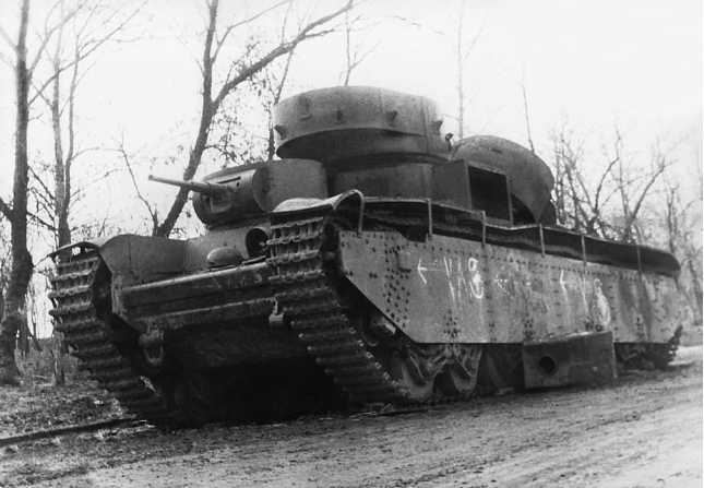 Советский тяжелый танк Т-35<br />(«Сталинский монстр») - i_168.jpg