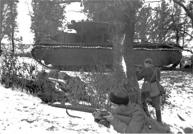 Советский тяжелый танк Т-35<br />(«Сталинский монстр») - i_170.jpg