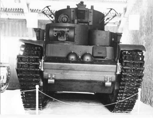 Советский тяжелый танк Т-35<br />(«Сталинский монстр») - i_180.jpg