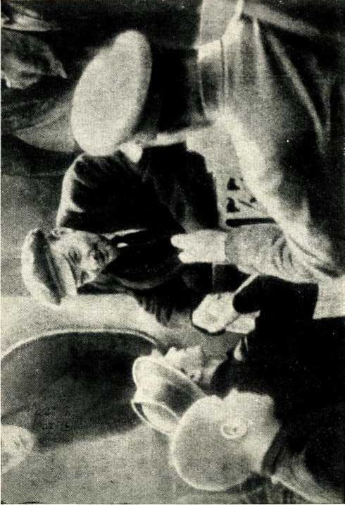 Шесть лет с В. И. Лениным<br />(Воспоминания личного шофера Владимира Ильича Ленина) - i_004.jpg